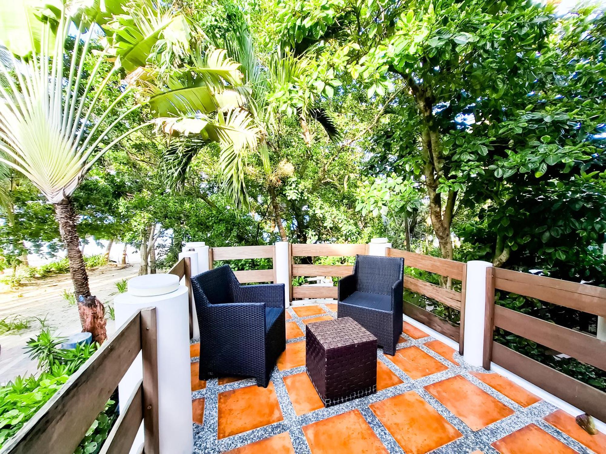 Aissatou Beach Resort Balabag  Экстерьер фото